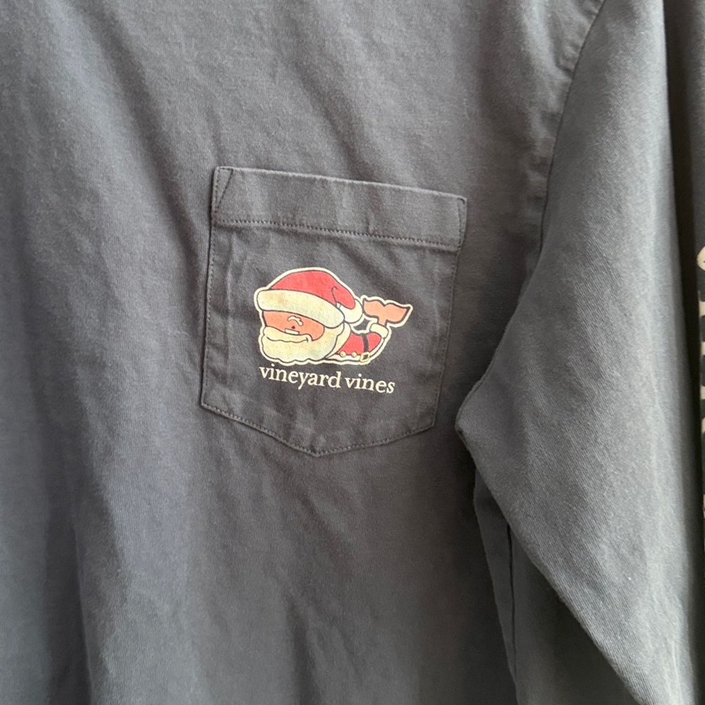 Vineyard Vines Shirt Mens Size M Blue Pocket Tee Santa Whale Christmas Graphic - Picture 9 of 10
